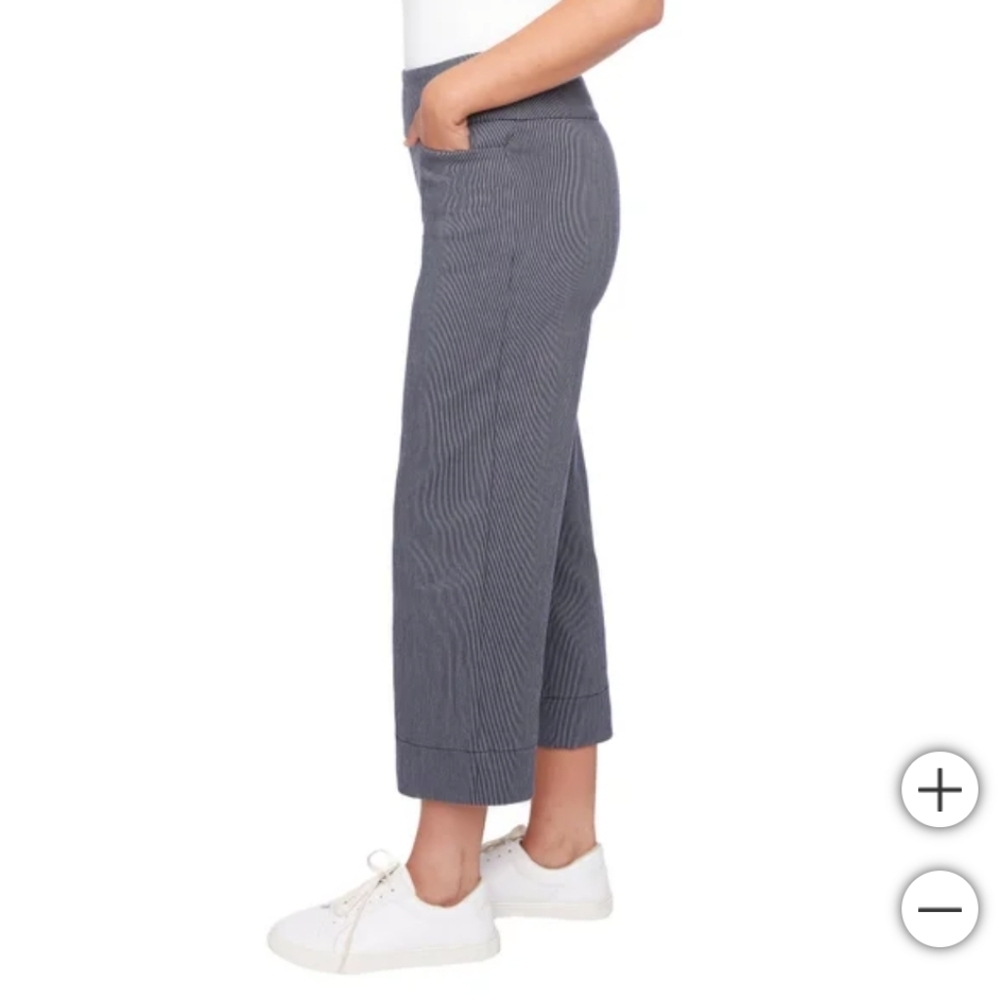 NWT S.C. & CO. Women's Wide Leg Crop Pant Navy Striped - Picture 2 of 8